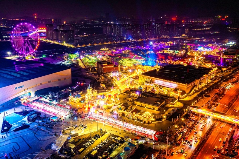 濟(jì)南融創(chuàng)文旅城開啟夏日夜游季